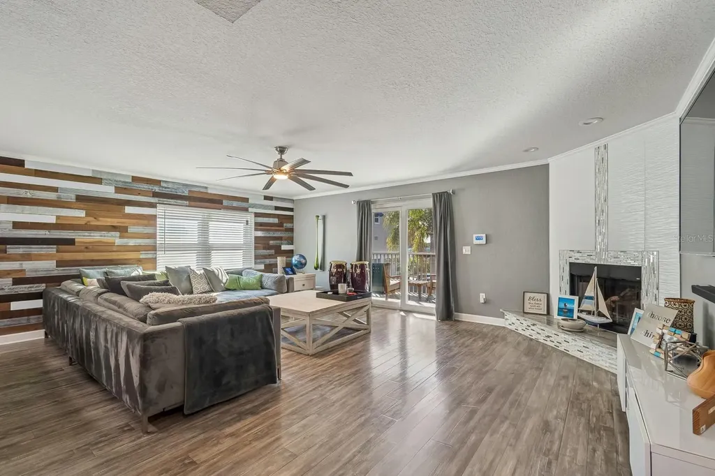 1117 Pinellas Bayway S St Petersburg FL 33715
