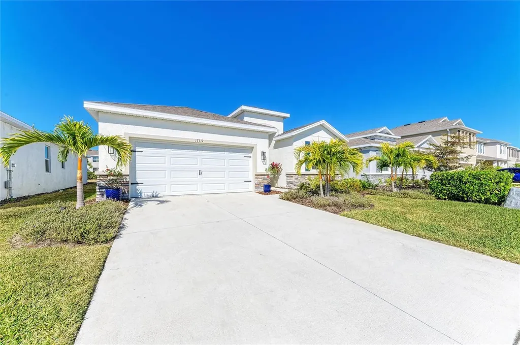 17719 Cantarina Cove Bradenton FL 34211