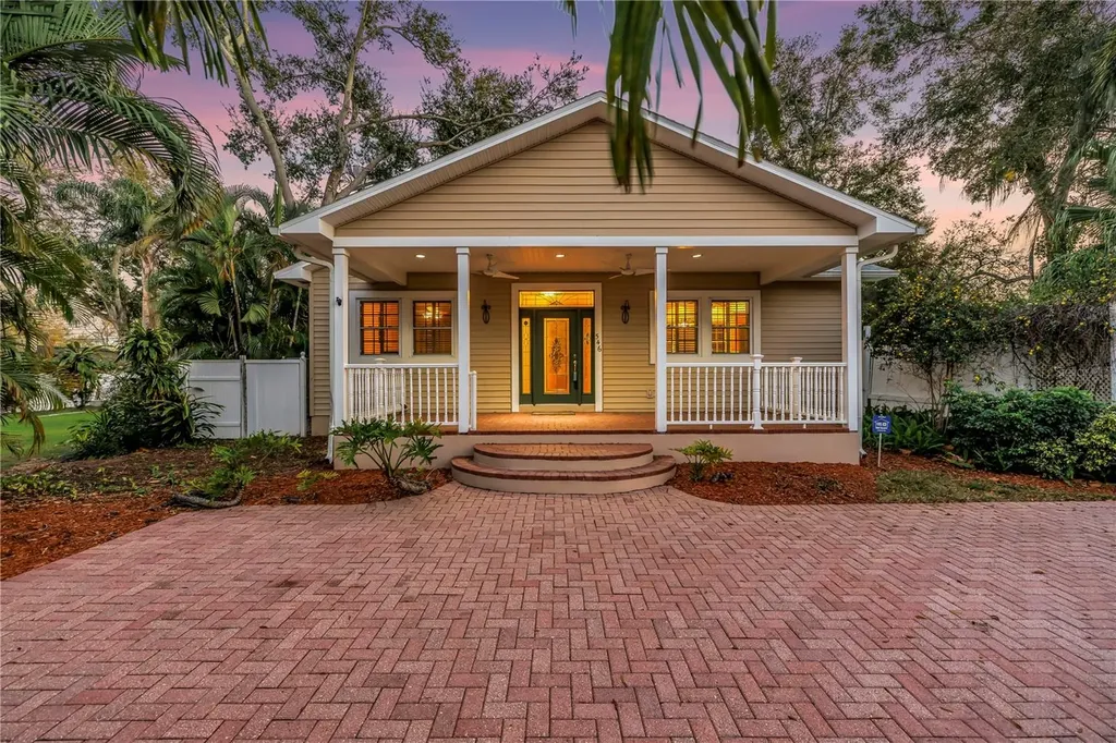 546 26th Avenue N St Petersburg FL 33704