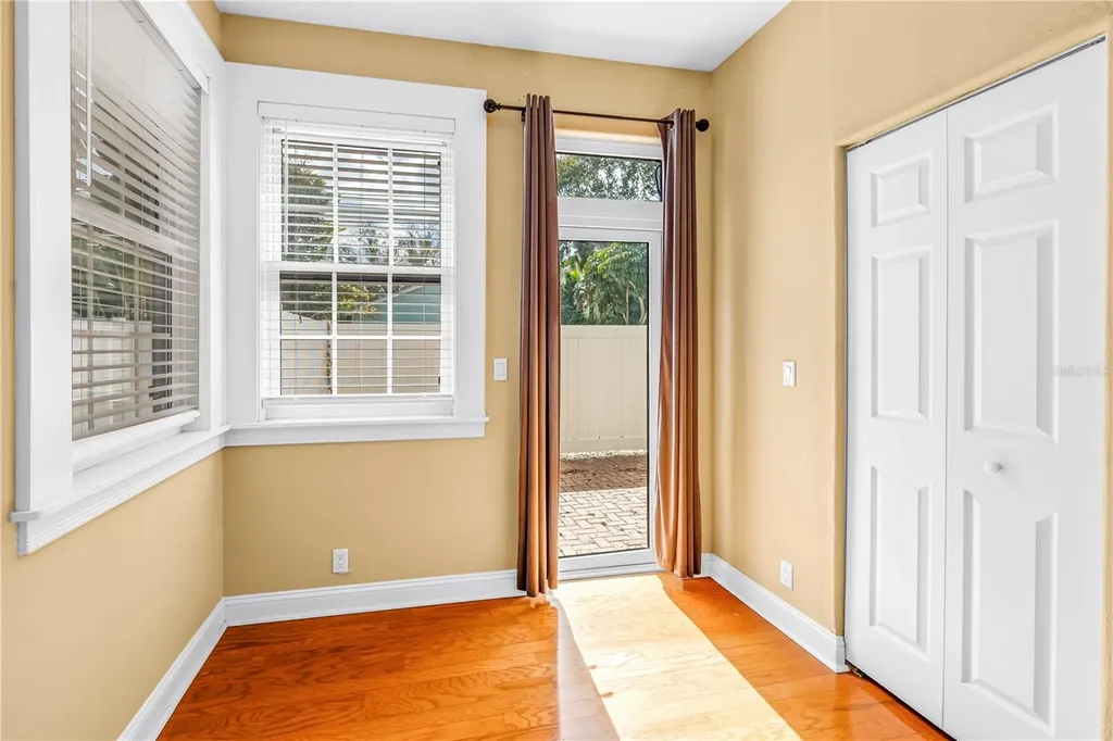 546 26th Avenue N St Petersburg FL 33704