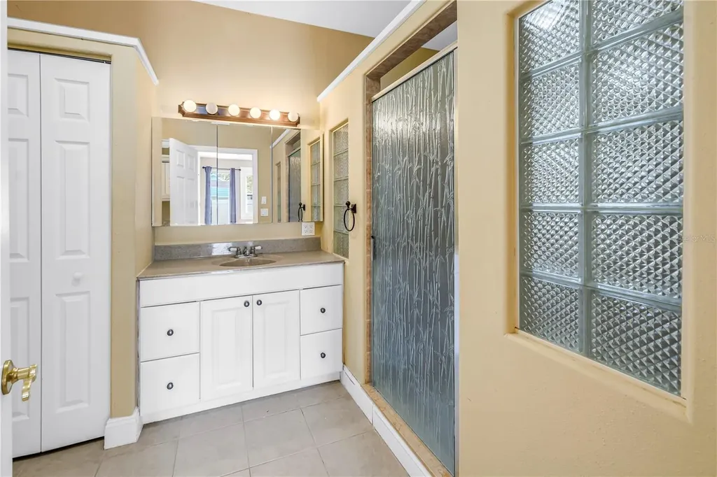 546 26th Avenue N St Petersburg FL 33704