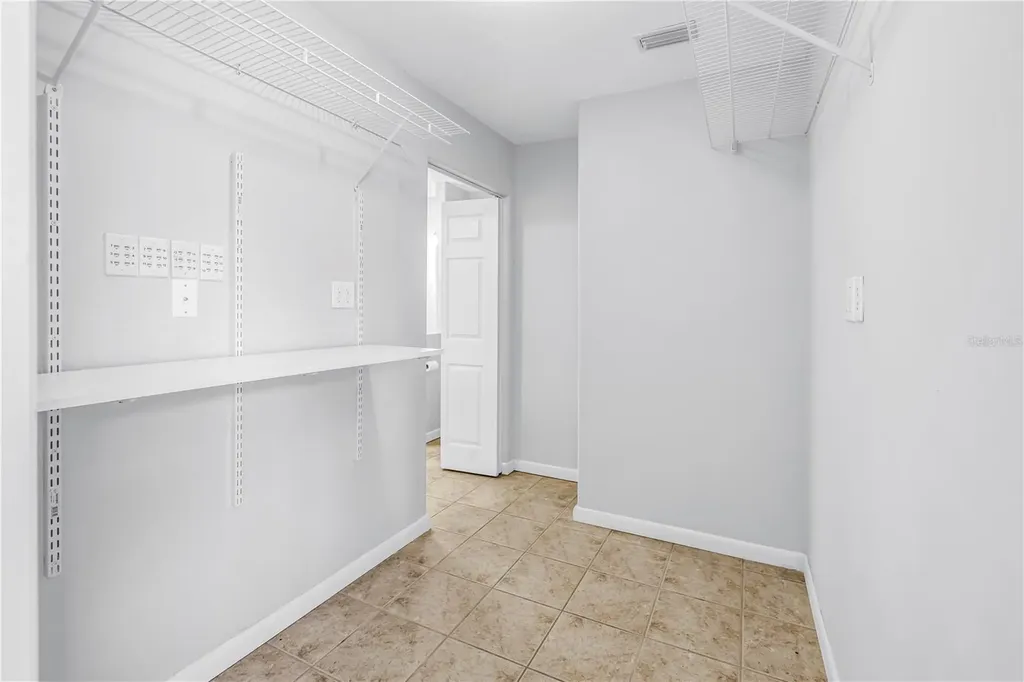 546 26th Avenue N St Petersburg FL 33704