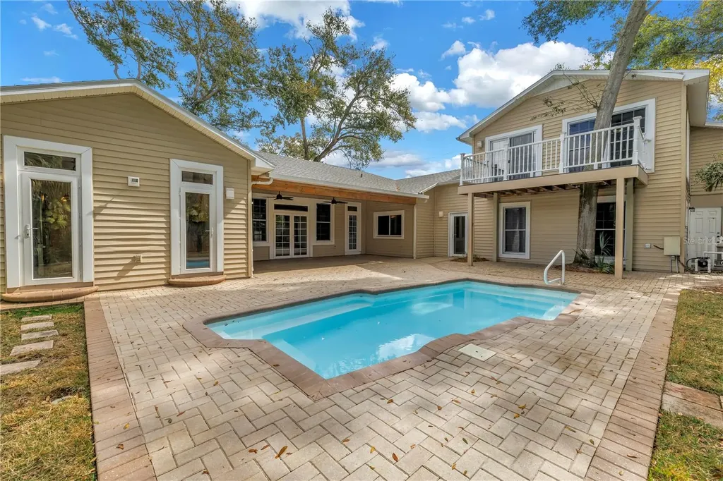 546 26th Avenue N St Petersburg FL 33704