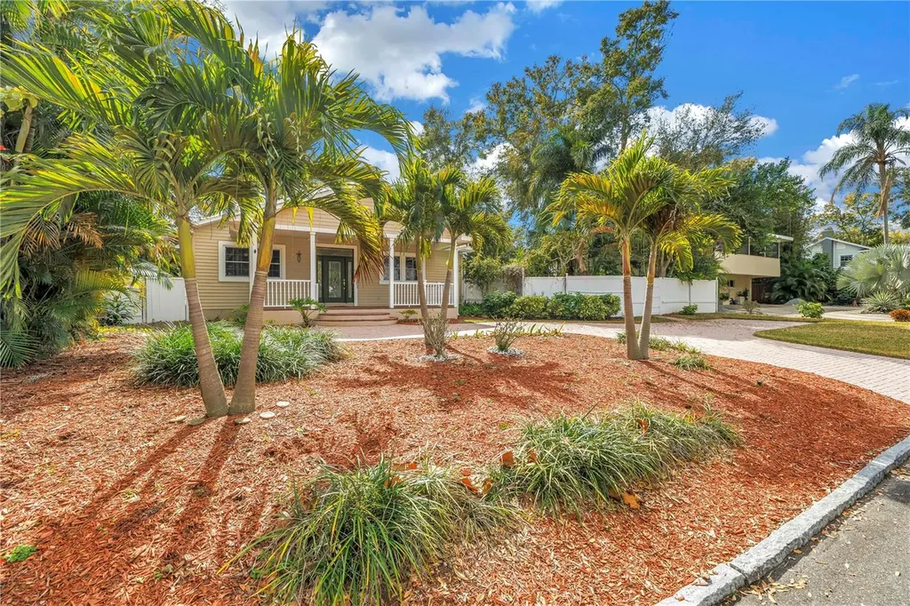 546 26th Avenue N St Petersburg FL 33704