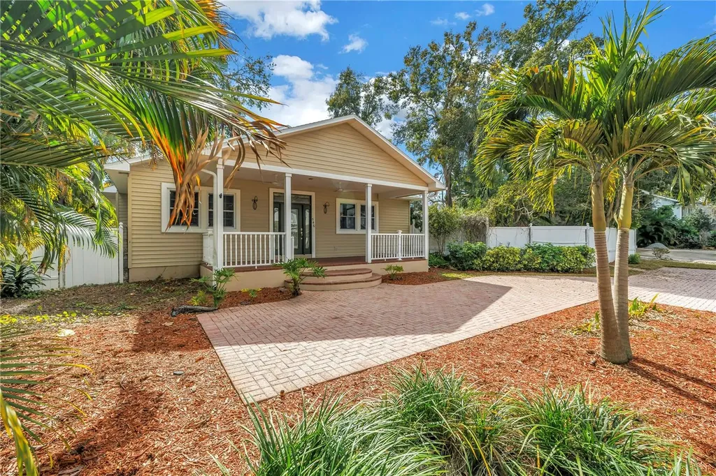 546 26th Avenue N St Petersburg FL 33704