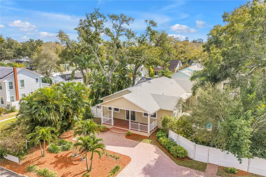 546 26th Avenue N St Petersburg FL 33704