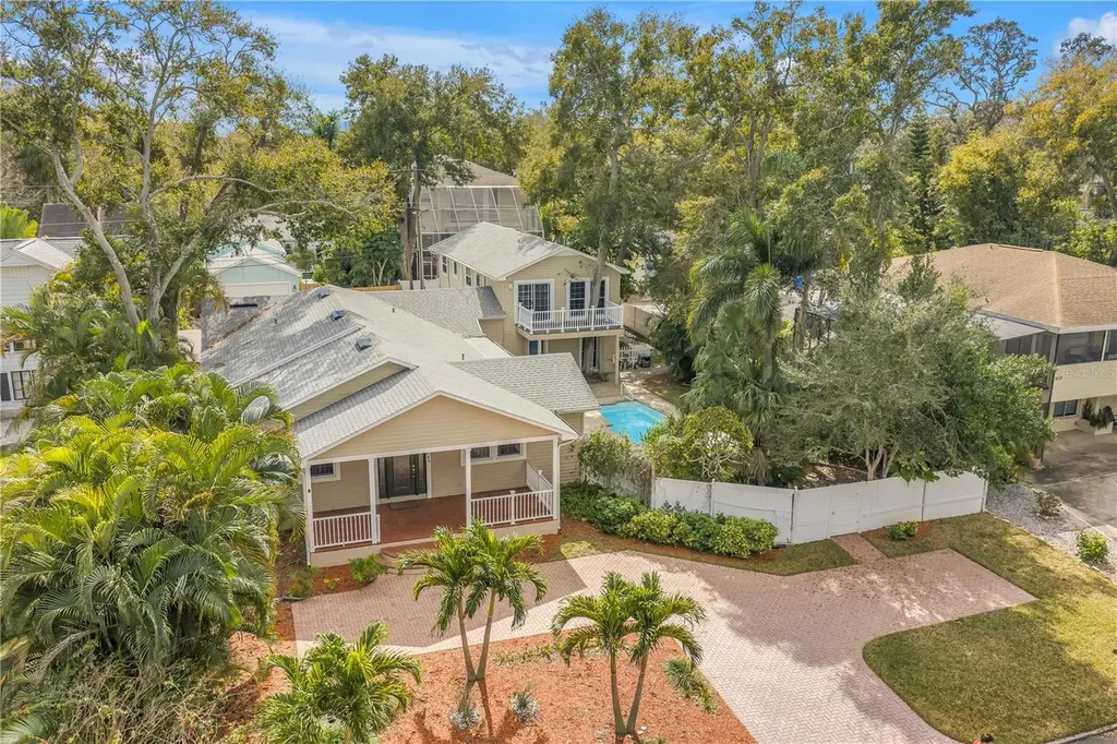 546 26th Avenue N St Petersburg FL 33704