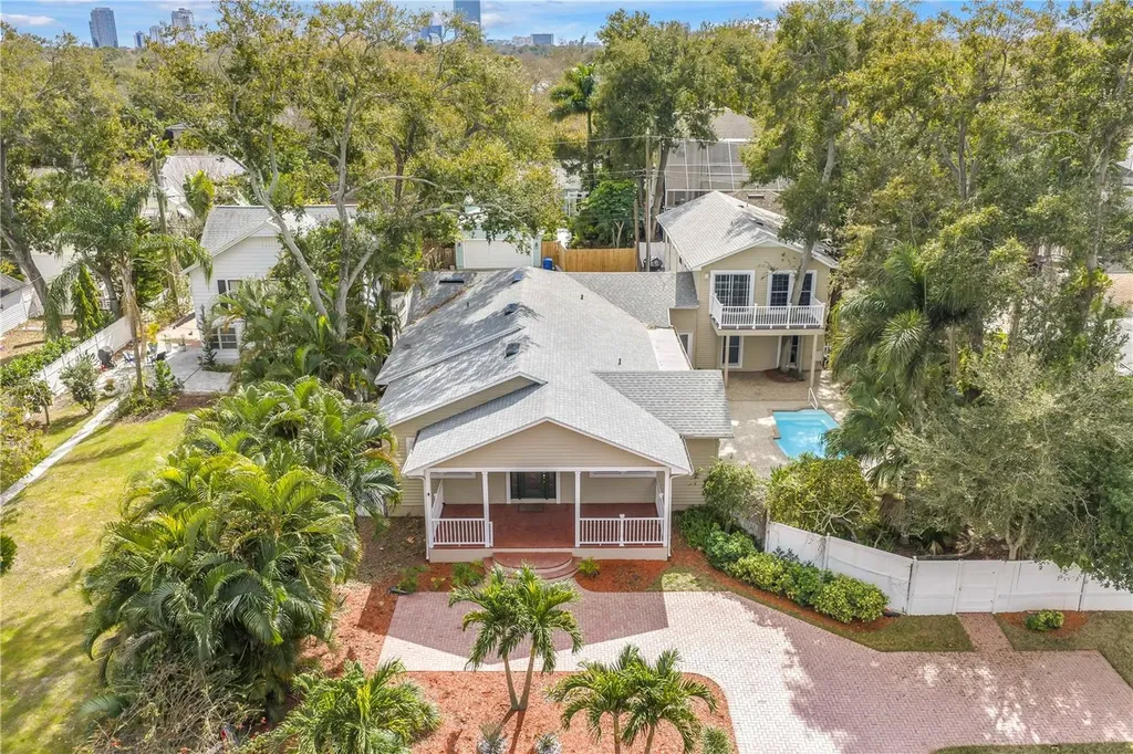 546 26th Avenue N St Petersburg FL 33704