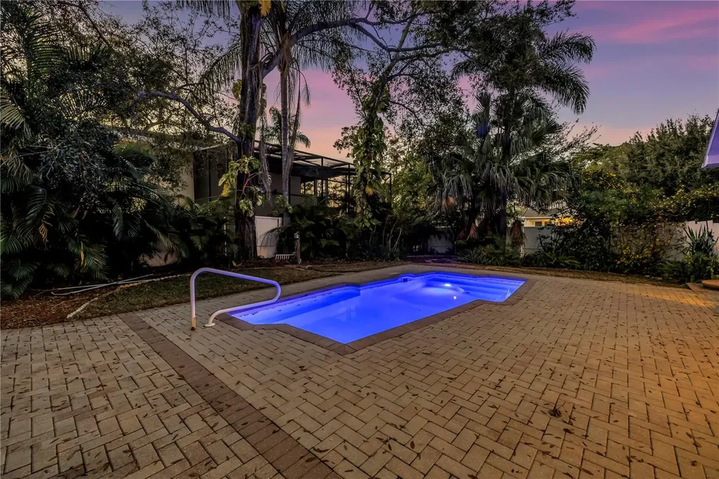 546 26th Avenue N St Petersburg FL 33704