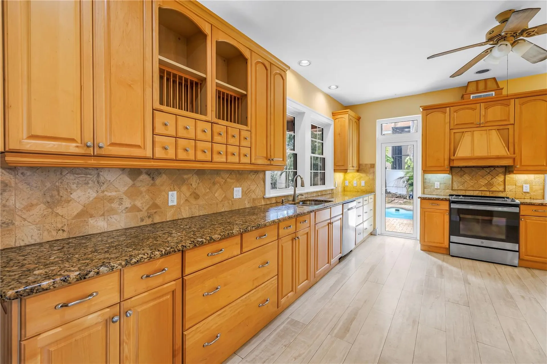 546 26th Avenue N St Petersburg FL 33704