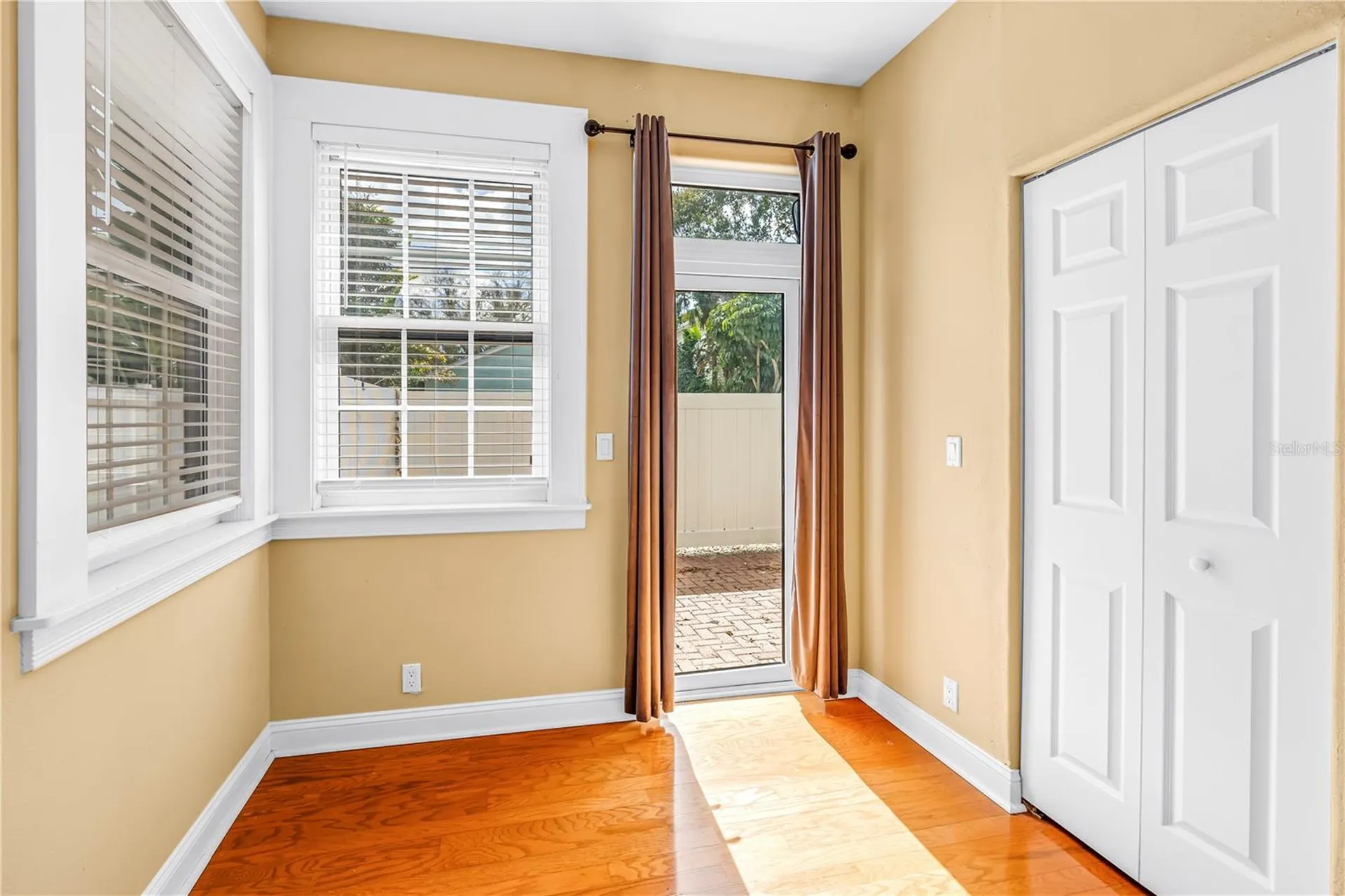 546 26th Avenue N St Petersburg FL 33704