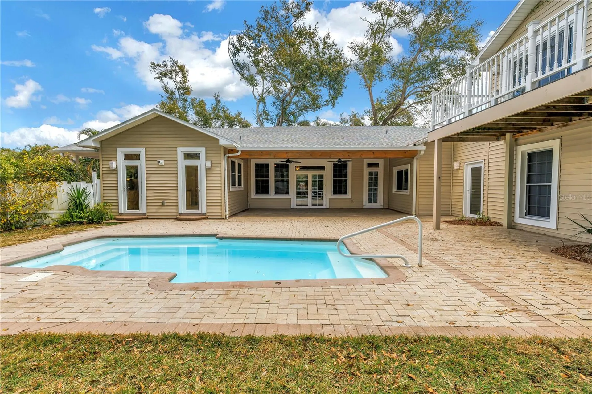 546 26th Avenue N St Petersburg FL 33704