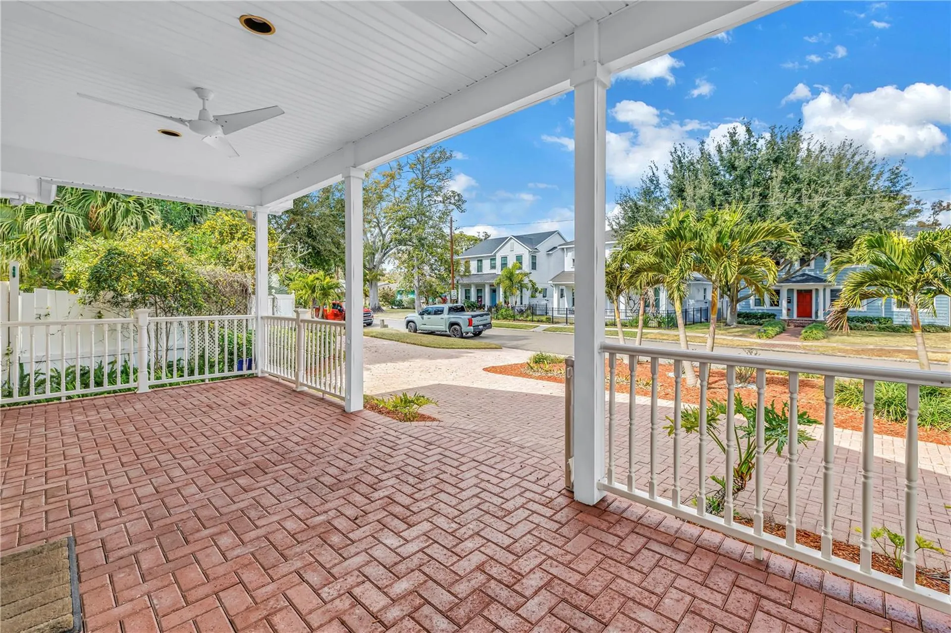 546 26th Avenue N St Petersburg FL 33704