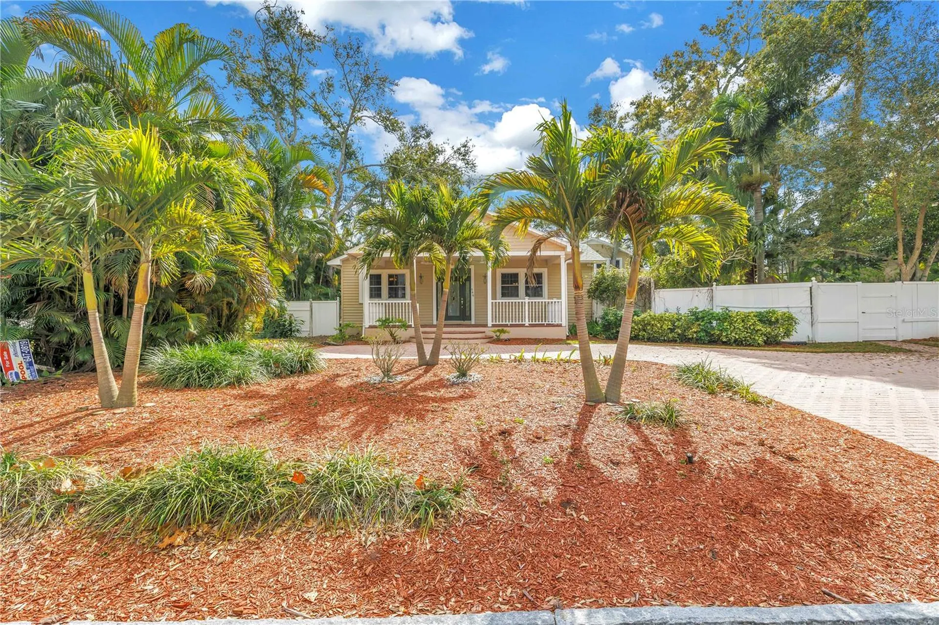 546 26th Avenue N St Petersburg FL 33704