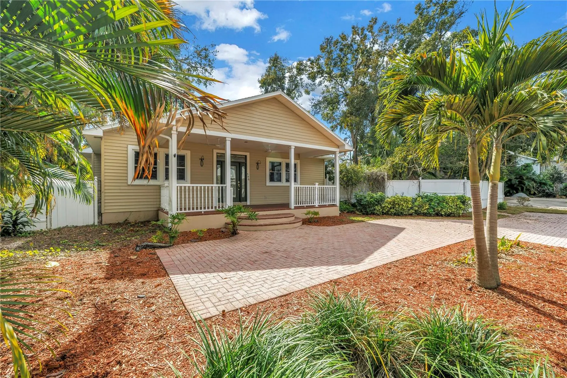546 26th Avenue N St Petersburg FL 33704