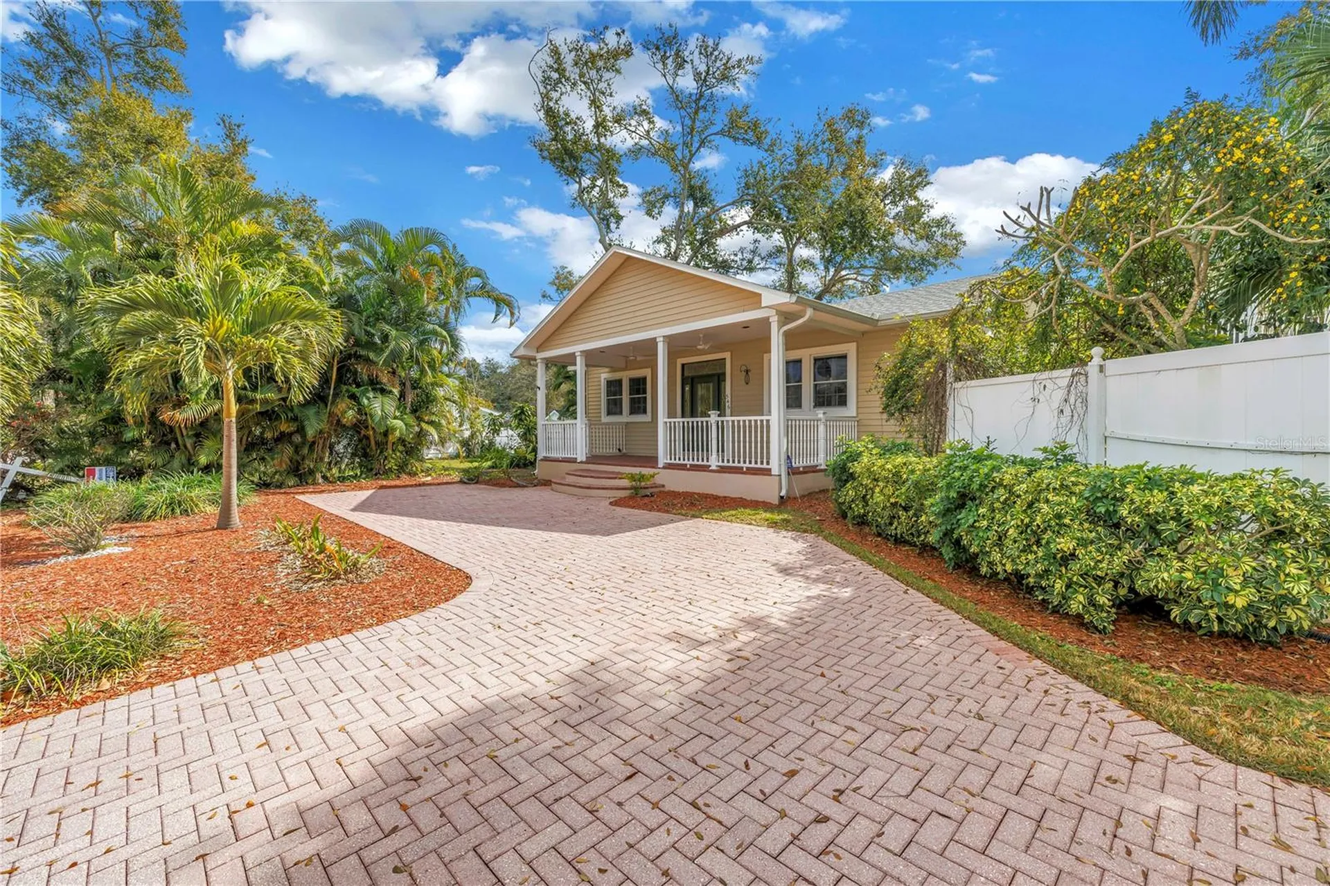 546 26th Avenue N St Petersburg FL 33704