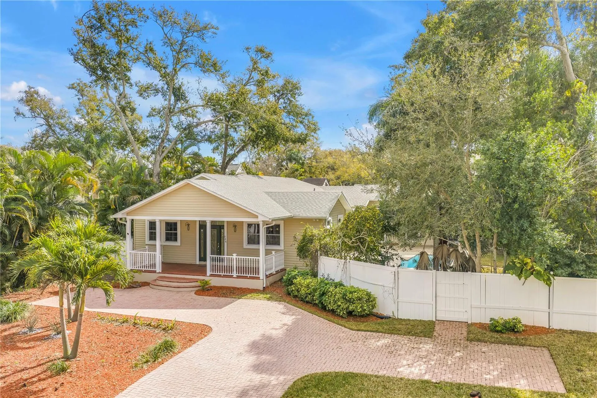 546 26th Avenue N St Petersburg FL 33704