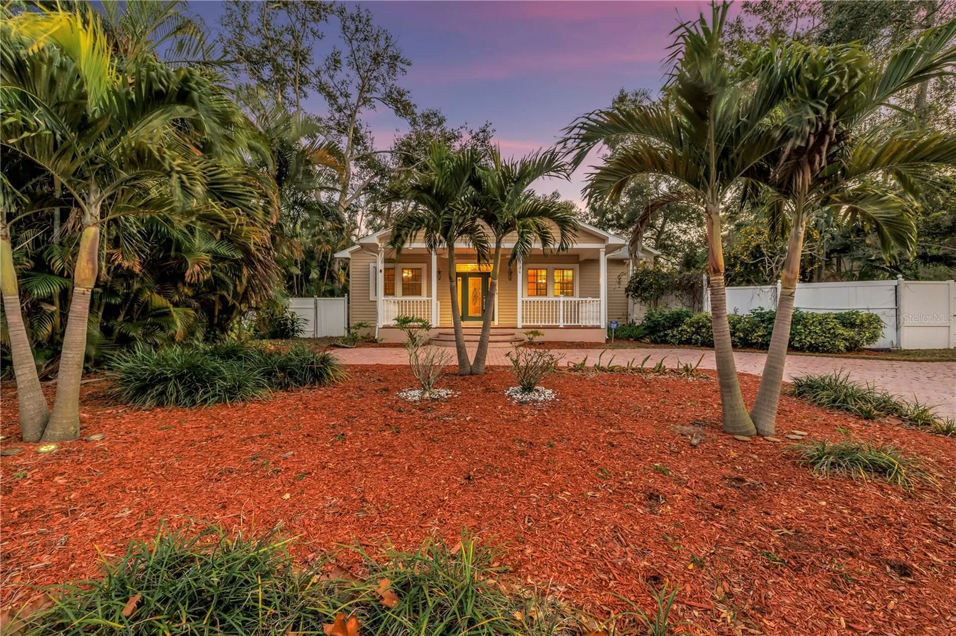 546 26th Avenue N St Petersburg FL 33704