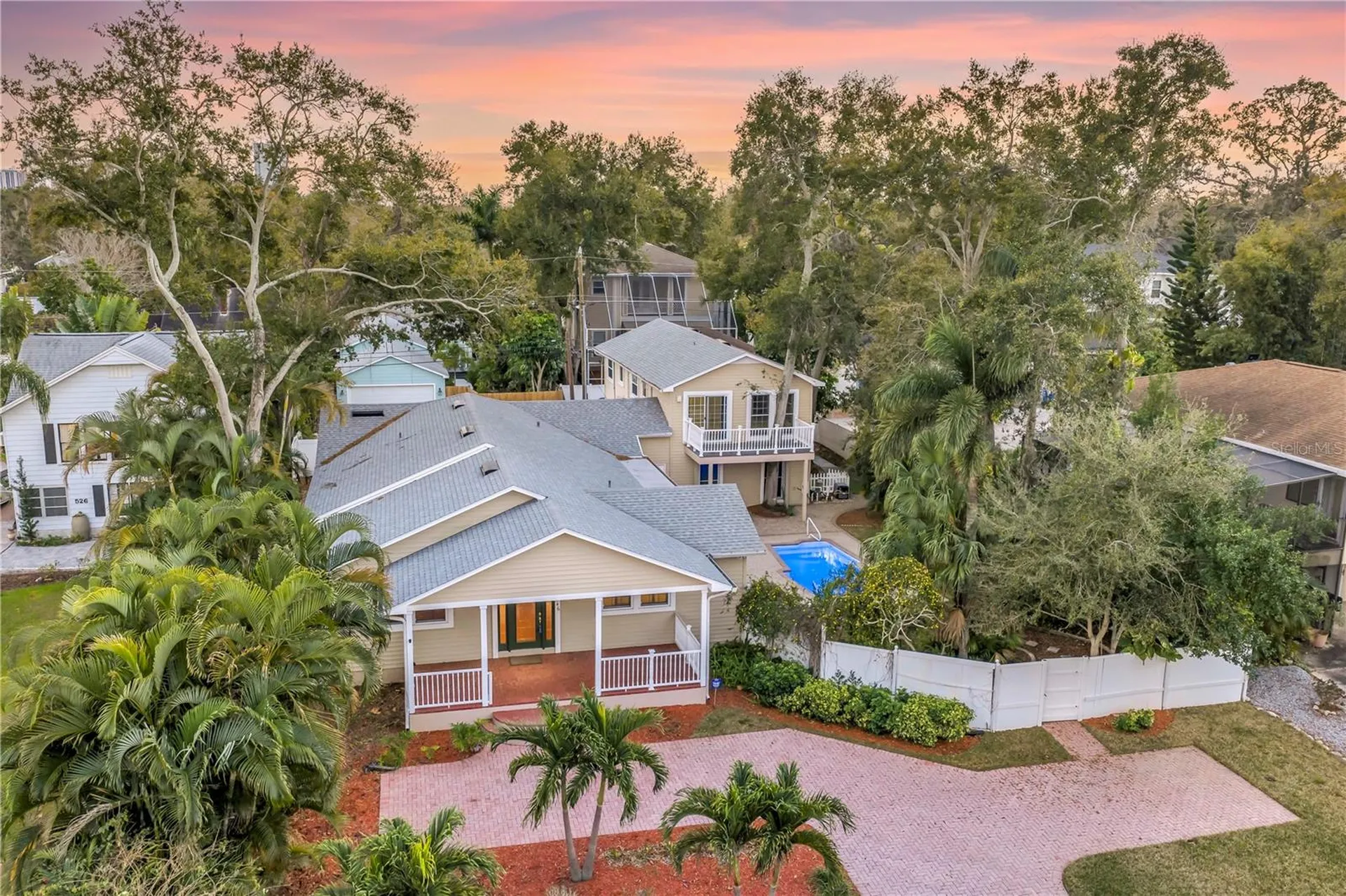 546 26th Avenue N St Petersburg FL 33704