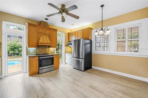 546 26th Avenue N St Petersburg FL 33704