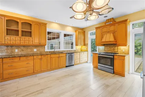 546 26th Avenue N St Petersburg FL 33704