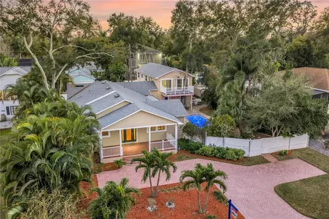 546 26th Avenue N St Petersburg FL 33704