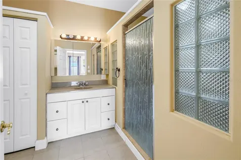 546 26th Avenue N St Petersburg FL 33704