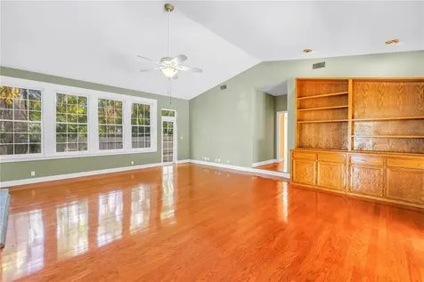 546 26th Avenue N St Petersburg FL 33704