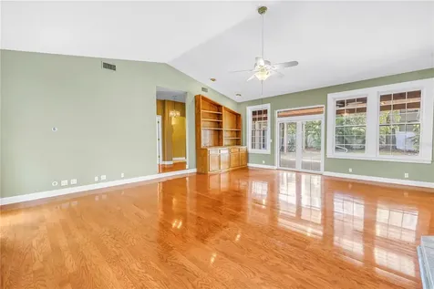 546 26th Avenue N St Petersburg FL 33704