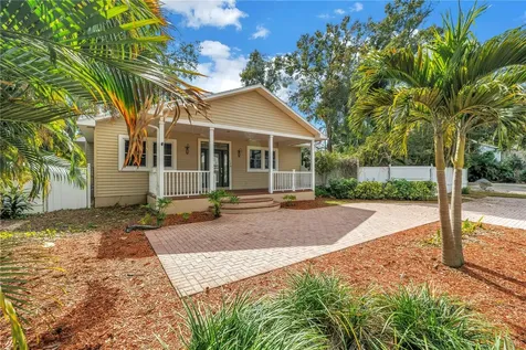 546 26th Avenue N St Petersburg FL 33704
