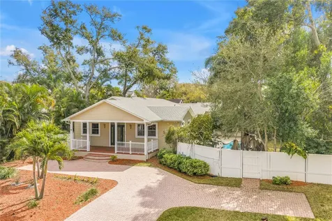 546 26th Avenue N St Petersburg FL 33704