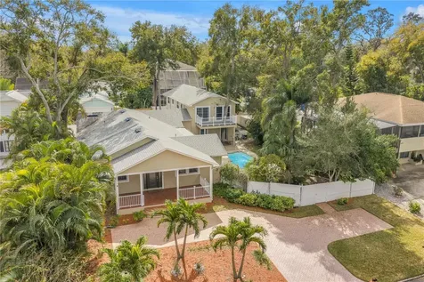 546 26th Avenue N St Petersburg FL 33704