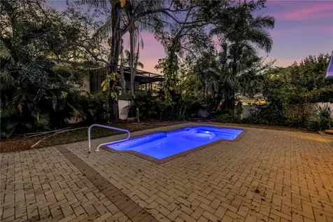 546 26th Avenue N St Petersburg FL 33704