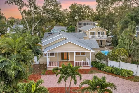 546 26th Avenue N St Petersburg FL 33704