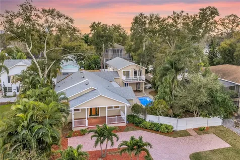 546 26th Avenue N St Petersburg FL 33704