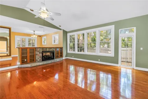 546 26th Avenue N St Petersburg FL 33704