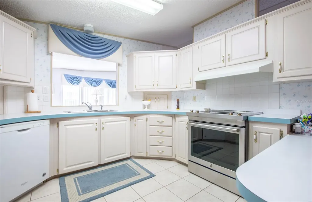 428 Pelican Drive S Oldsmar FL 34677