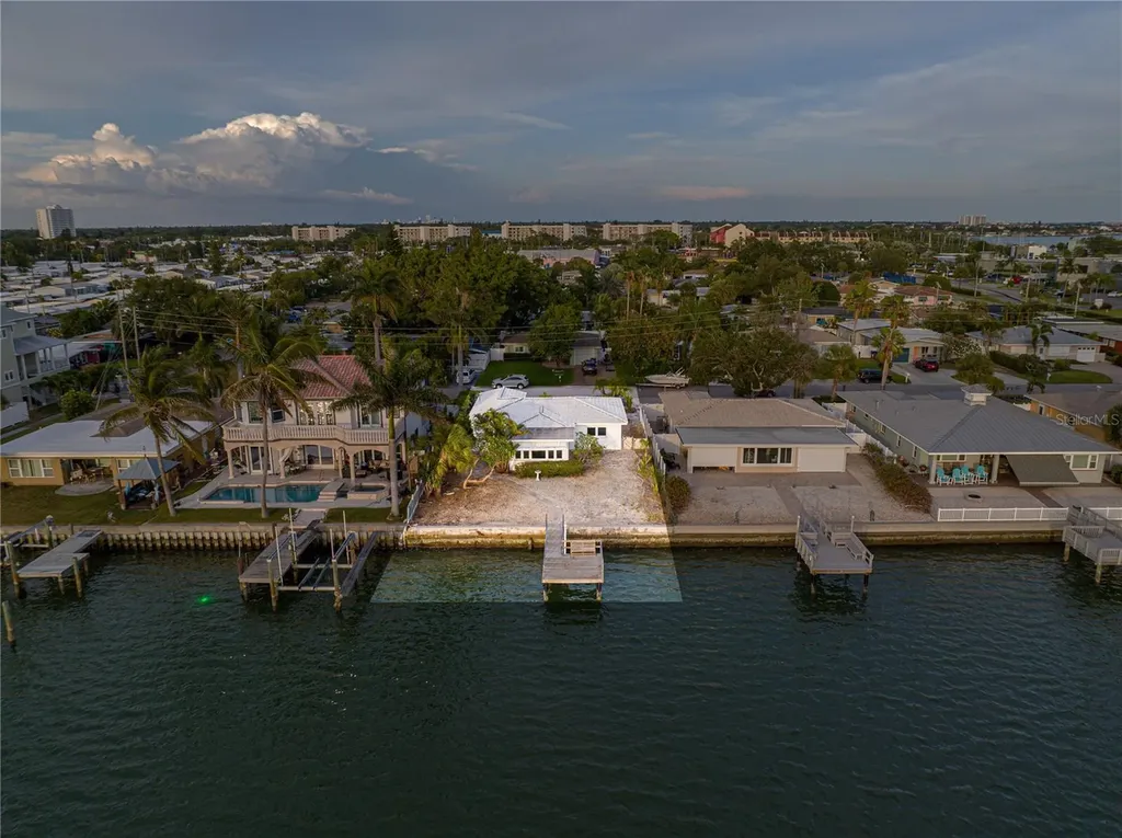 1425 Corey Way S South Pasadena FL 33707