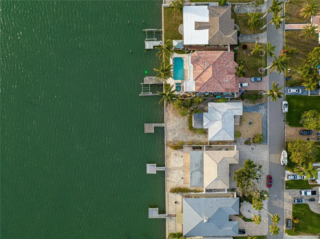 1425 Corey Way S South Pasadena FL 33707