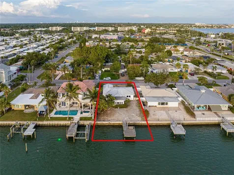 1425 Corey Way S South Pasadena FL 33707