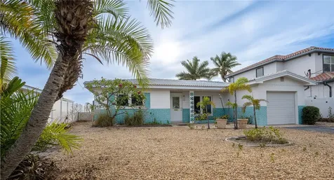 1425 Corey Way S South Pasadena FL 33707
