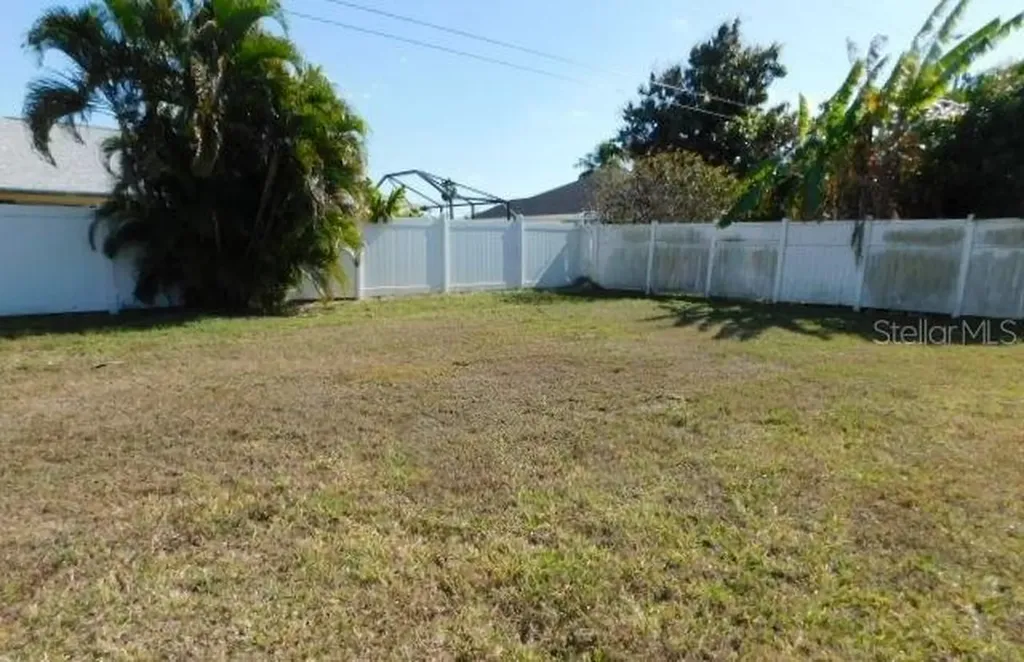 705 SW 9th Court Cape Coral FL 33991