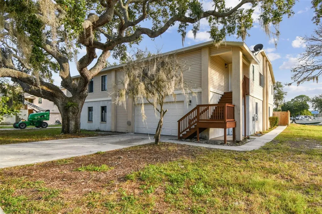 1734 Rumar Lane Holiday FL 34691