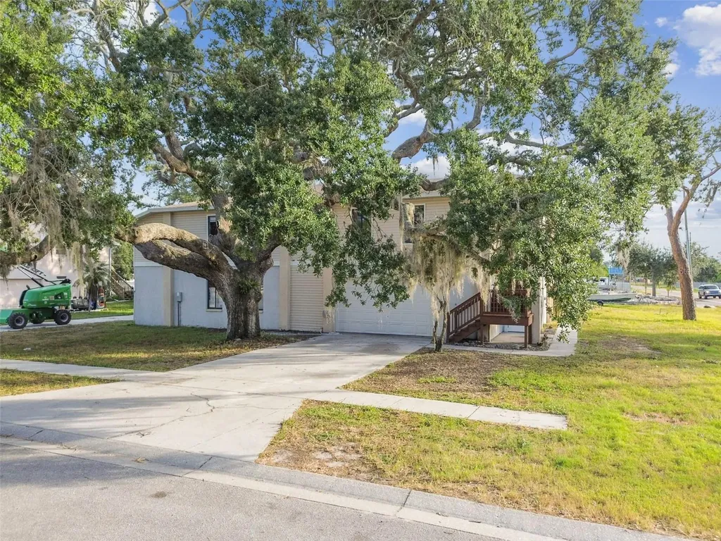 1734 Rumar Lane Holiday FL 34691