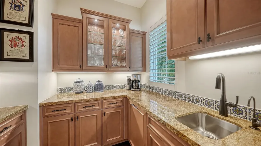 1729 Cherokee Drive Sarasota FL 34239