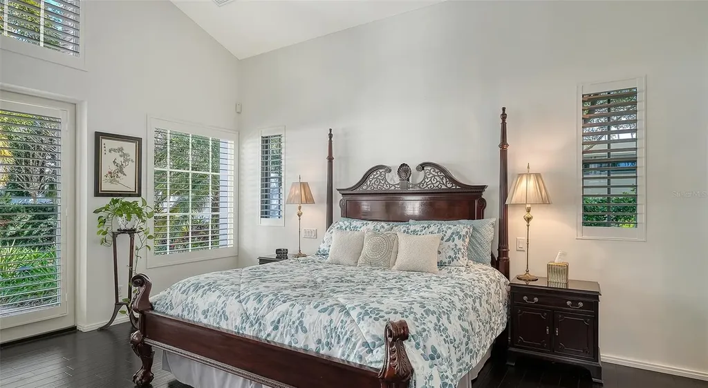 1729 Cherokee Drive Sarasota FL 34239