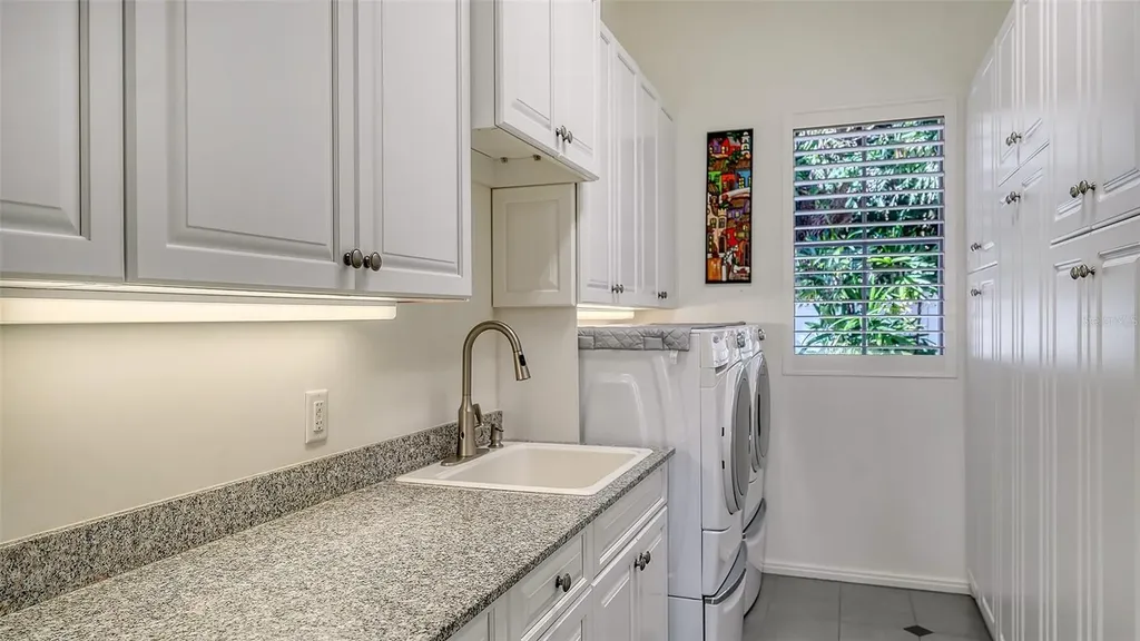 1729 Cherokee Drive Sarasota FL 34239