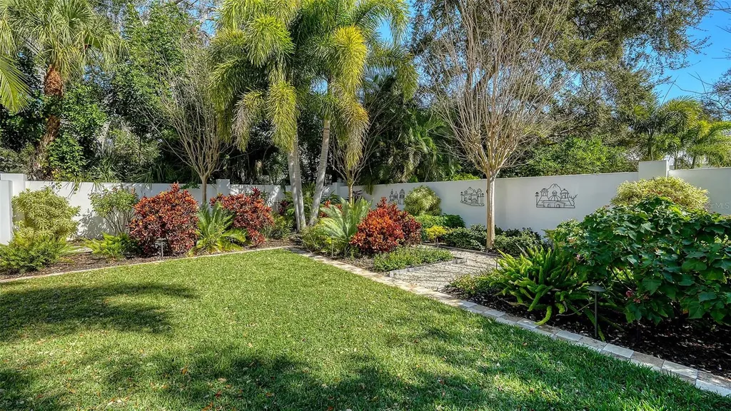 1729 Cherokee Drive Sarasota FL 34239