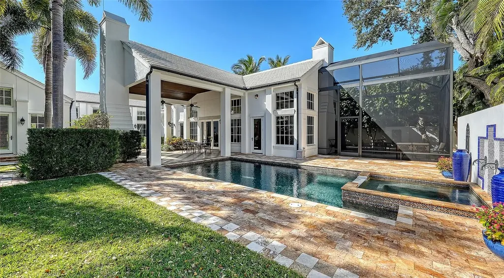1729 Cherokee Drive Sarasota FL 34239