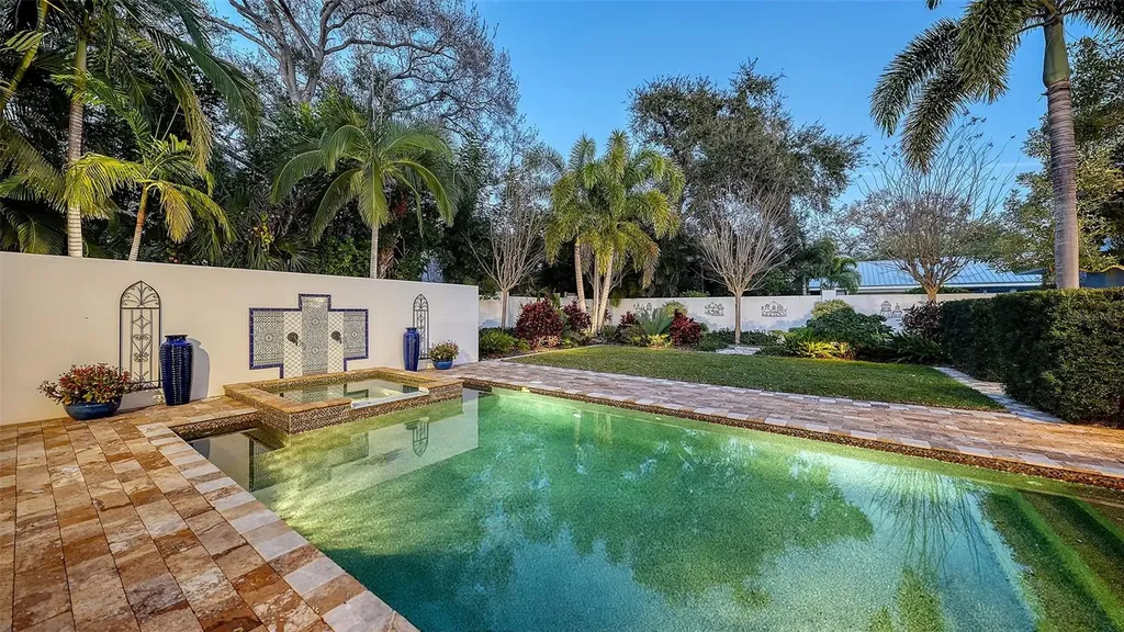 1729 Cherokee Drive Sarasota FL 34239